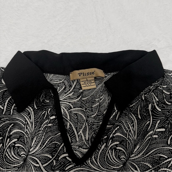 Vintage Plisse Black & White Ribbed Abstract Blouse - Picture 4 of 4